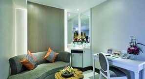 Neo Suite | Living area | LED TV - Executive Club at Windsor (Bangkok)