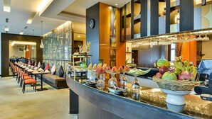 5 restaurants; breakfast, lunch, and dinner served - Executive Club at Windsor (Bangkok)