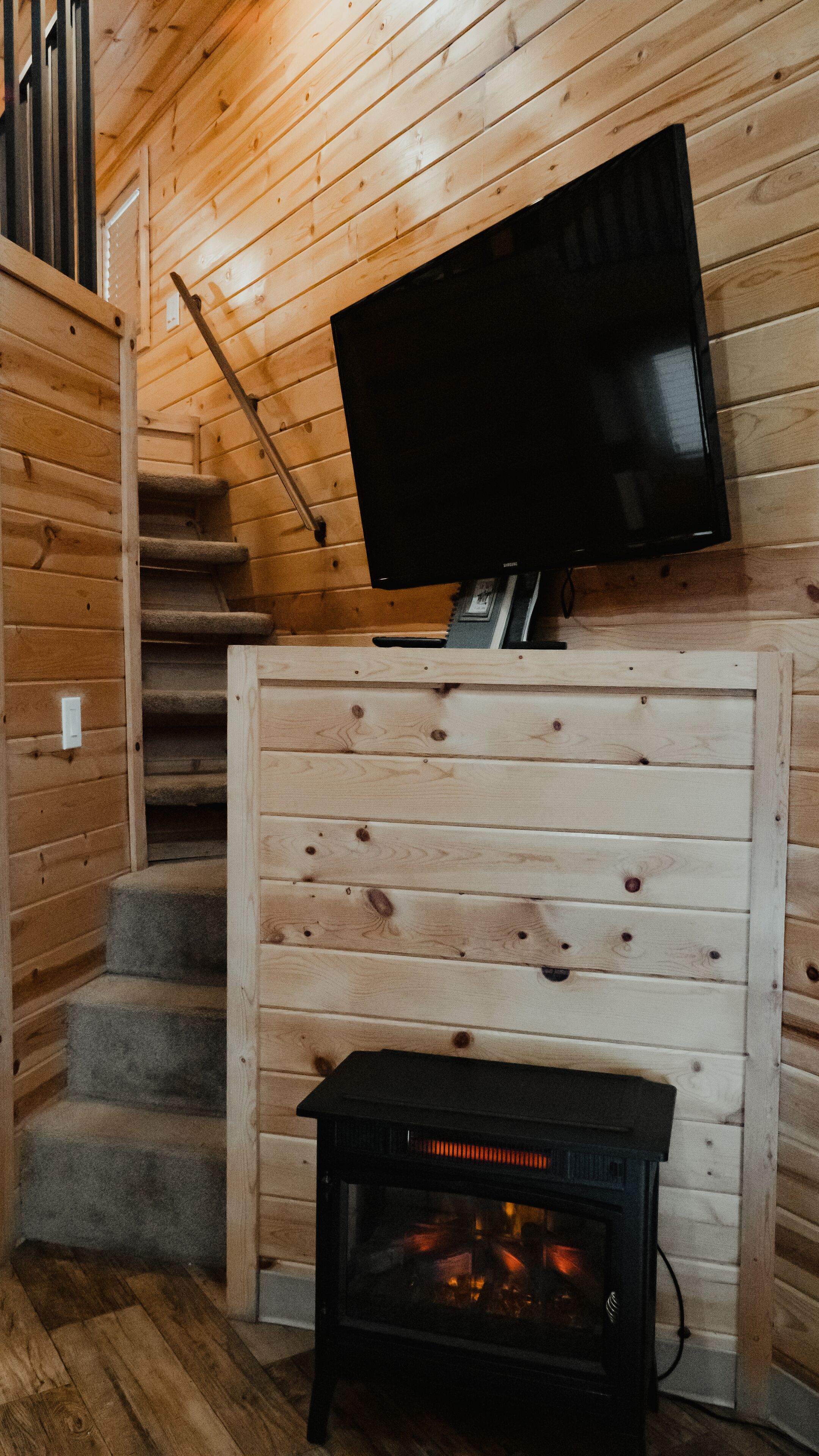 deluxe riverfront cabin | 2 bedrooms, egyptian cotton sheets, premium bedding, pillow-top beds