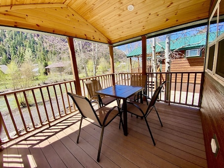 Deluxe Cabin, River View | Terrace/patio