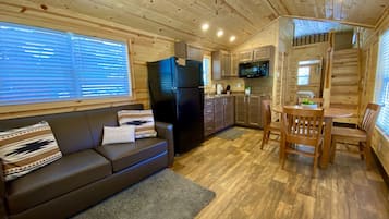 Deluxe Cabin, River View | 2 bedrooms, Egyptian cotton sheets, premium bedding, pillowtop beds