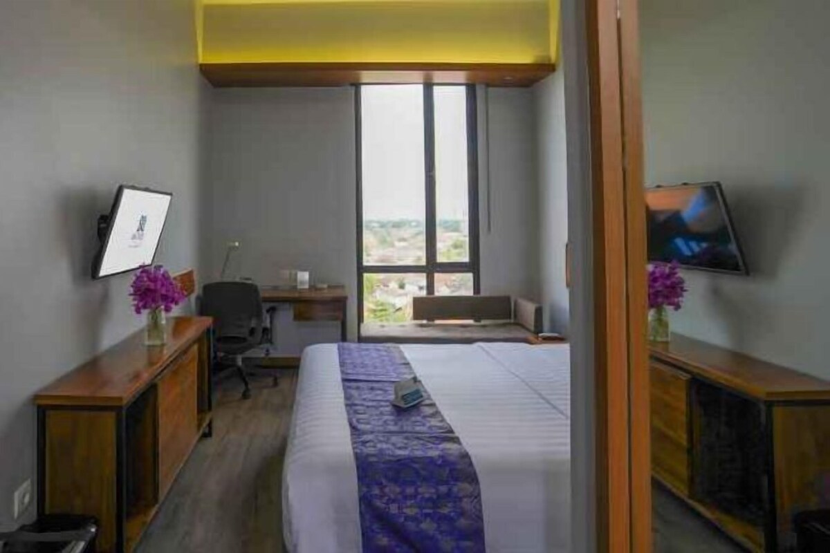 In-room safe, desk, cribs (free), WiFi (free)