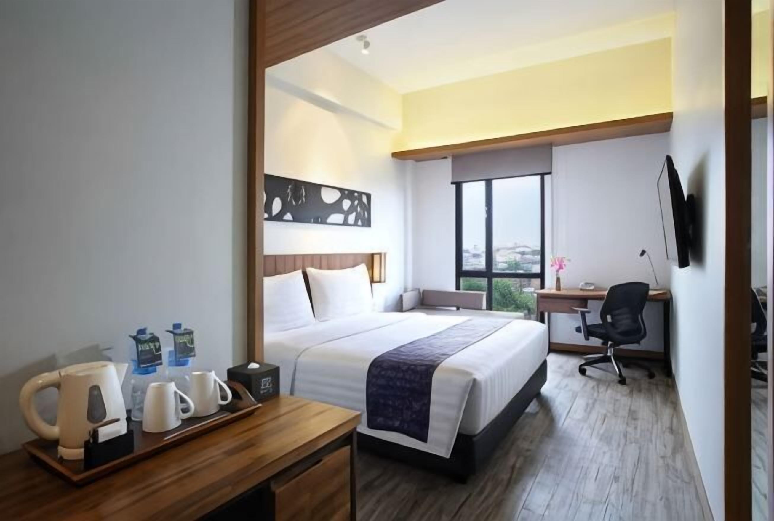 Brankas, meja kerja, tempat tidur bayi gratis, dan Wi-Fi gratis