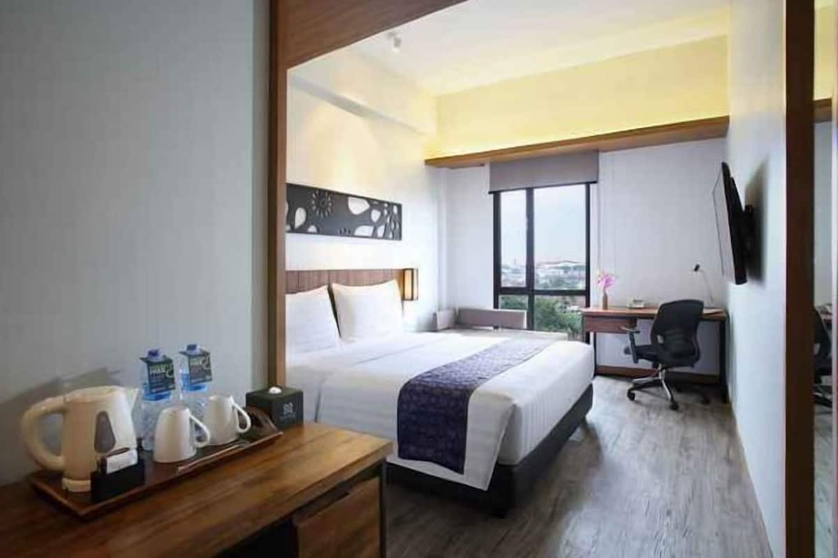 Brankas, meja kerja, tempat tidur bayi gratis, dan Wi-Fi gratis