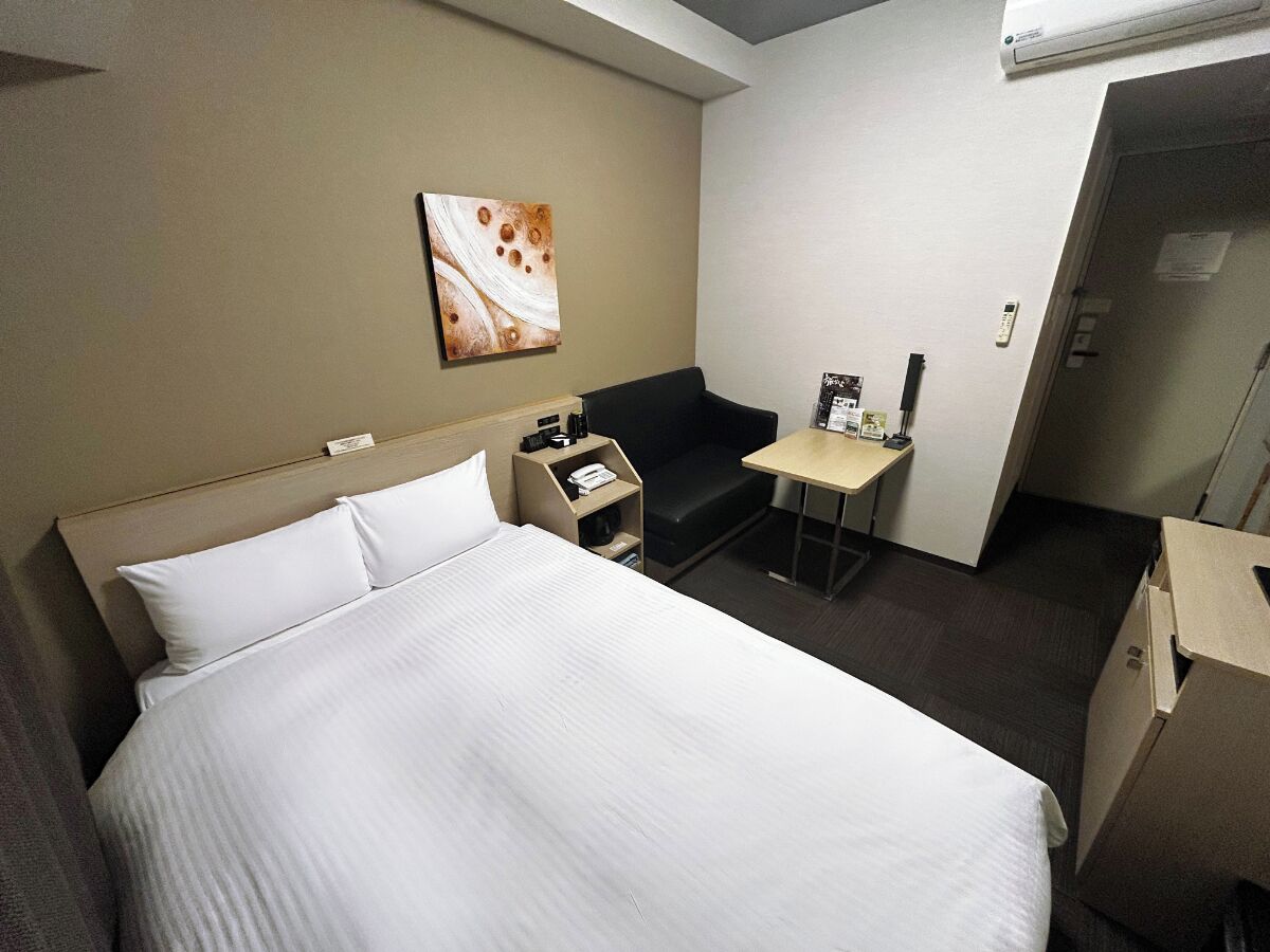 1 bedroom, desk, free wifi, bed sheets