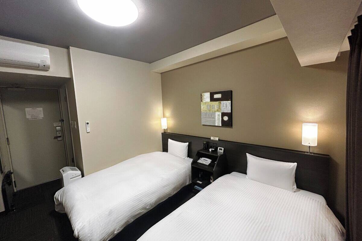 comfort twin room, non smoking | 1 bedroom, desk, free wifi, bed sheets