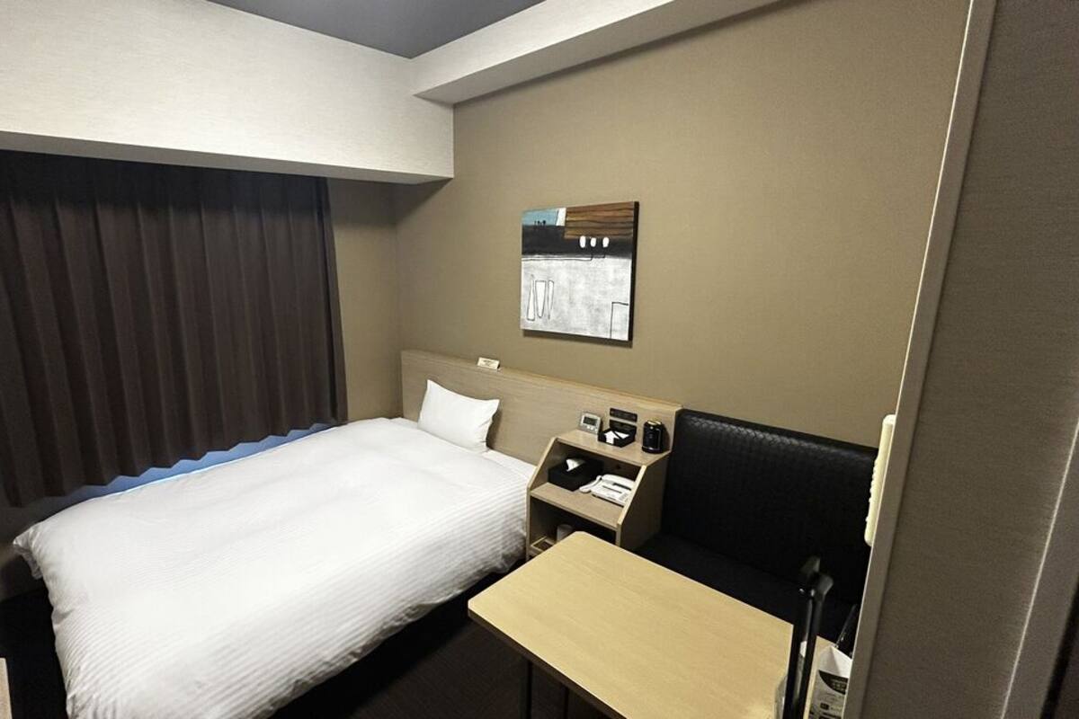 Desk, WiFi (free), bed sheets