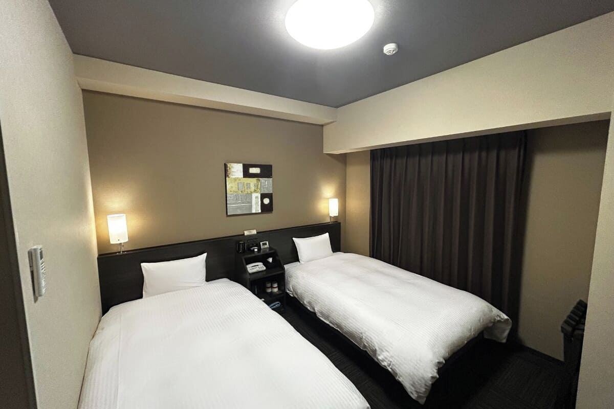 comfort twin room, non smoking | 1 bedroom, desk, free wifi, bed sheets