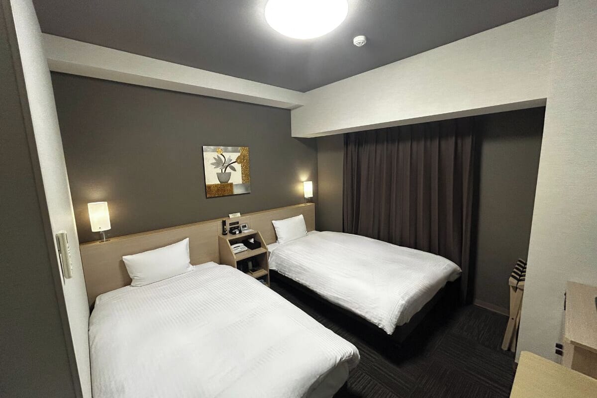 1 bedroom, desk, free wifi, bed sheets