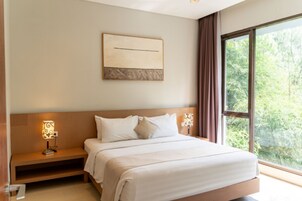 Deluxe Villa, Multiple Bedrooms, Valley View | 5 bedrooms, blackout drapes, iron/ironing board, free WiFi