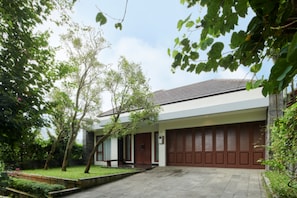 View from property - Hikari Hill View 7BR Villa with a Private Pool (Cimenyan)
