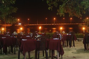 Dining - Riviera Resort (Manmunai North)