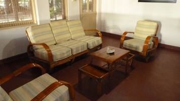 Budget Double Room | Living area