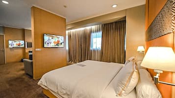 In-room safe, desk, blackout drapes, soundproofing