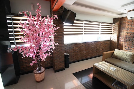 ロビー. Amaliun Hotel
