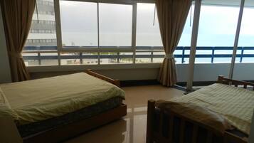 Design Apartment, 2 Bedrooms, Refrigerator & Microwave, Sea View | Room amenity
