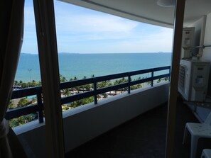 Design Apartment, 2 Bedrooms, Refrigerator & Microwave, Sea View | Premium bedding, free minibar, in-room safe, blackout drapes