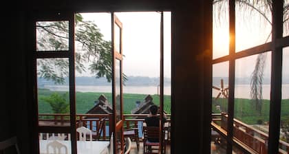 Gin's Maekhong View Resort & Spa