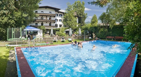 Outdoor pool, pool loungers