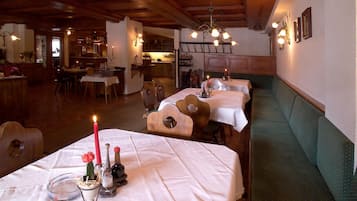 Mittagessen und Abendessen, internationale Küche