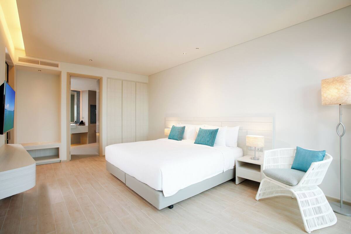 In-room safe, desk, iron/ironing board (on request), rollaway beds