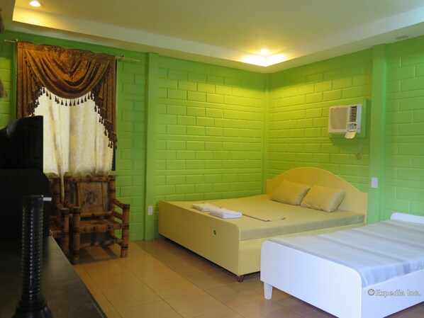 Skrivebord og ekstrasenger (mot et tillegg)