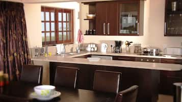 Villa, 3 camere da letto | Cucina privata | Frigorifero, microonde, forno, piano cottura