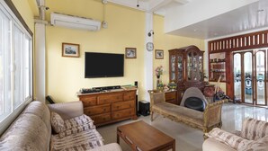Lobby sitting area - Bangkok Check Inn - Hostel (Bangkok)