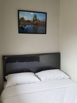 Standard Double Room | In-room safe, desk, free WiFi, bed sheets - Bangkok Check Inn - Hostel (Bangkok)