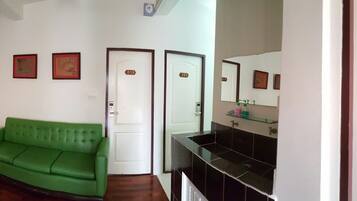 Family Room (Shared Bathroom) | Bathroom | Shower, towels, soap, shampoo