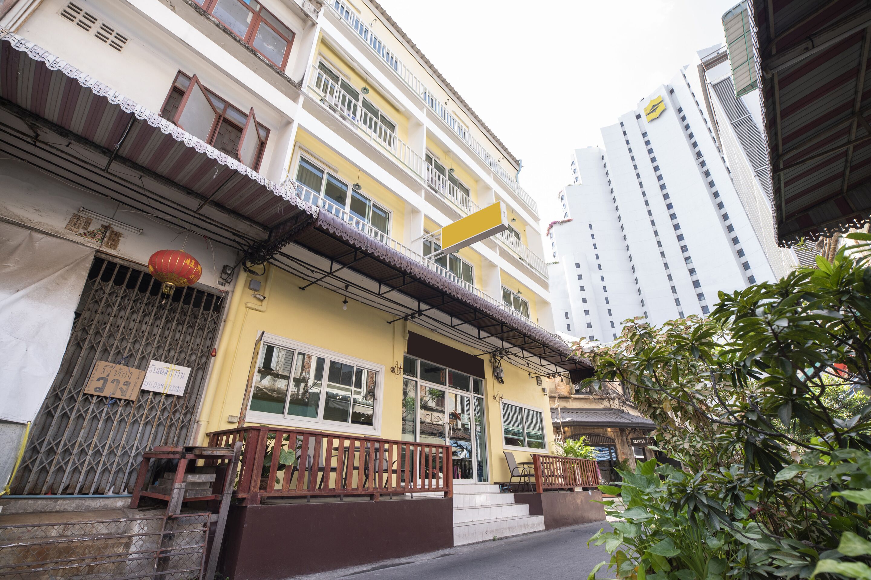 Photo - Bangkok Check Inn @Chareon Krung