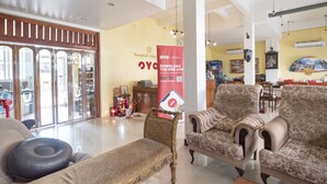 Lobby sitting area - Bangkok Check Inn - Hostel (Bangkok)