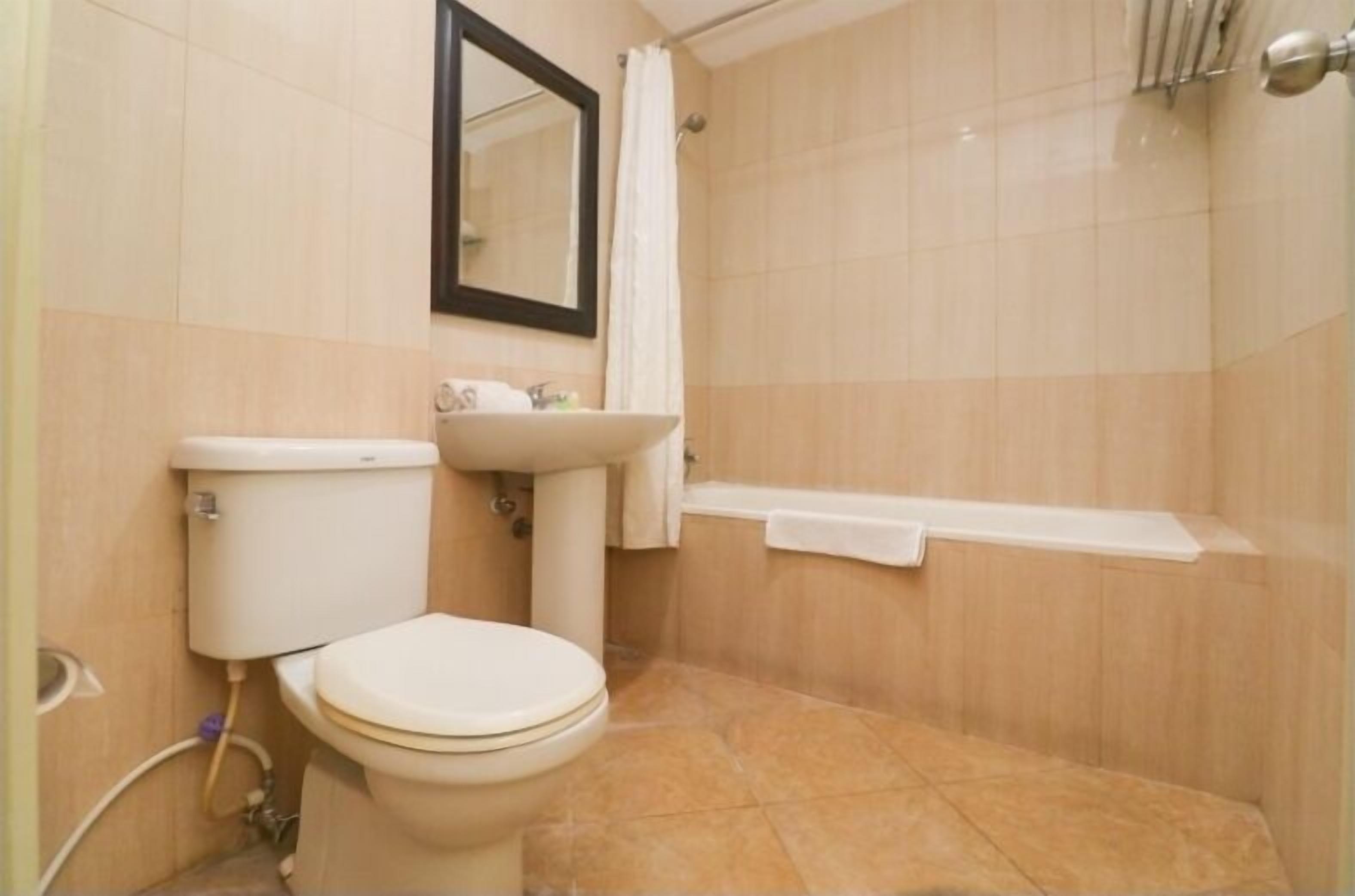 Ensemble douche/baignoire, articles de toilette gratuits