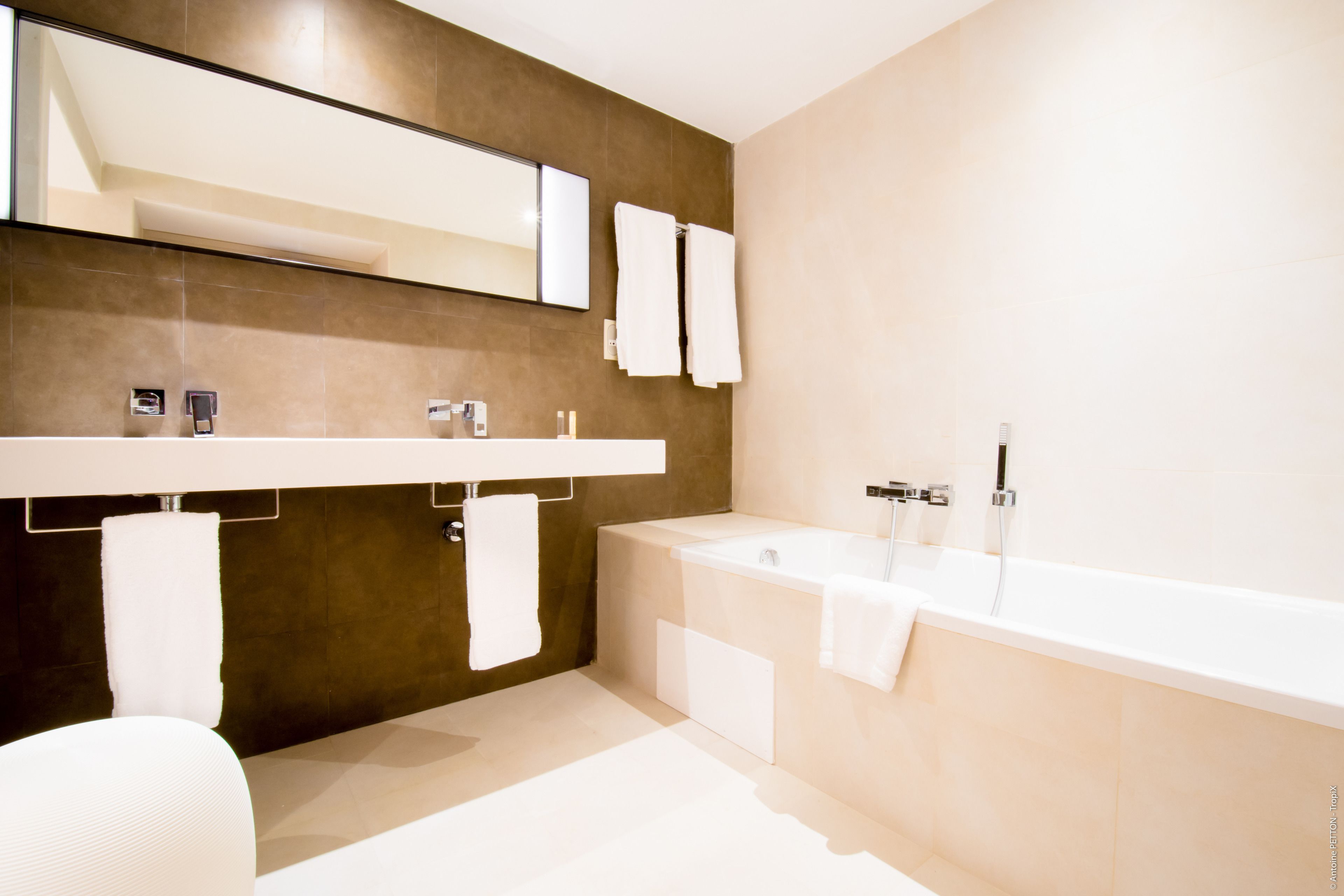 shower, free toiletries, towels