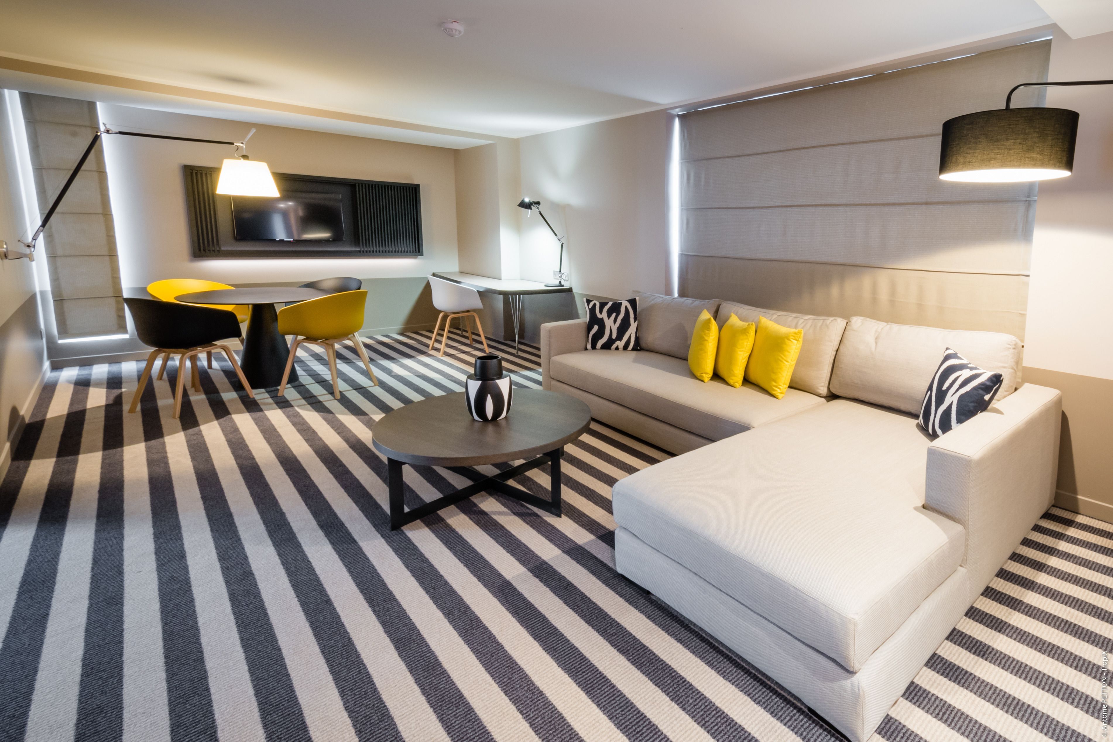 Phòng Suite | Phòng khách | TV màn hình phẳng 