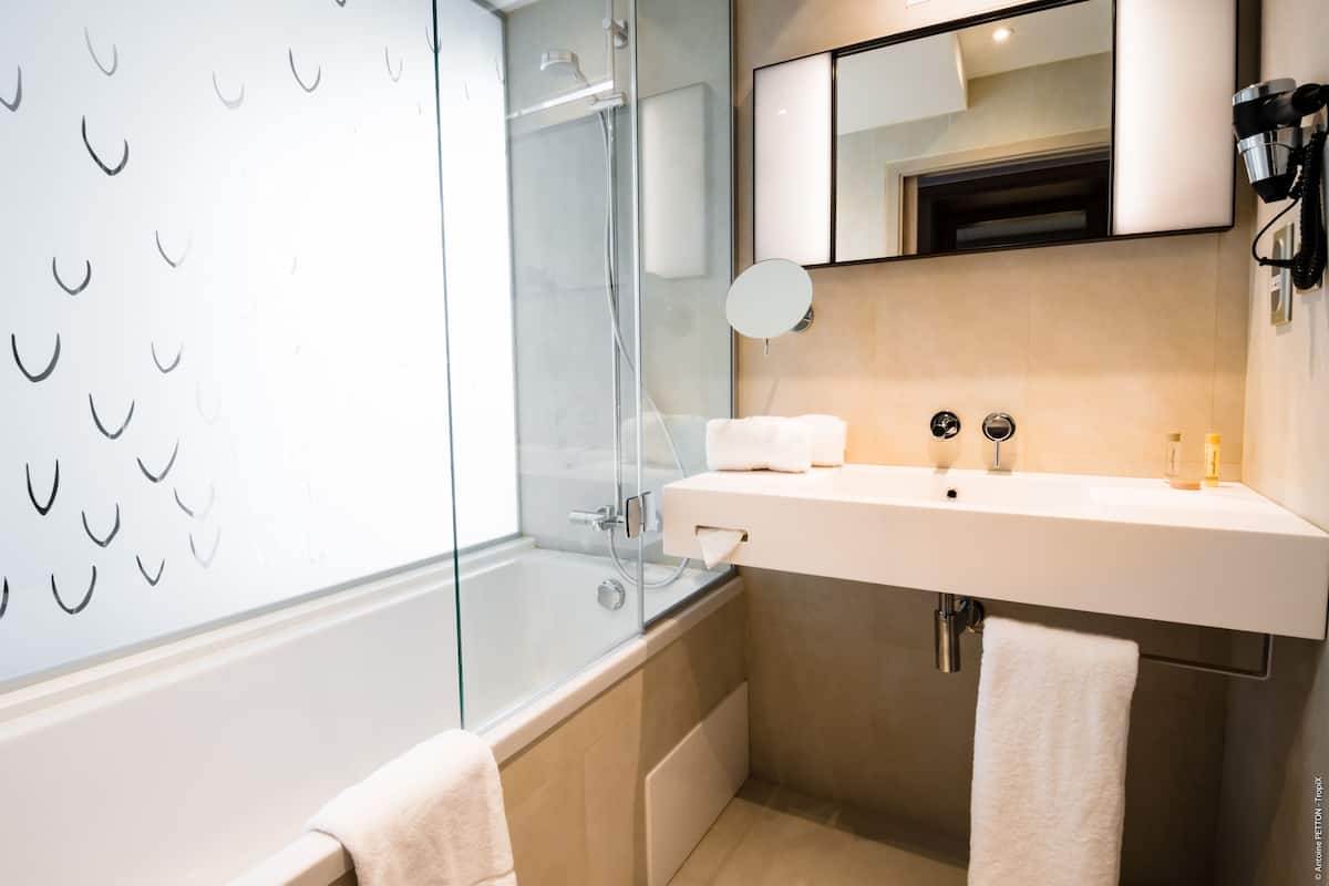 panoramic suite, 1 bedroom, terrace, bay view | bathroom | shower, free toiletries, towels