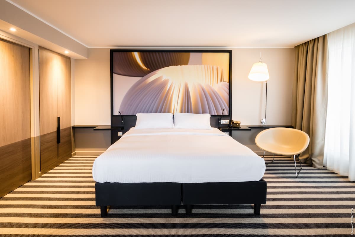 premium bedding, minibar, in-room safe, desk