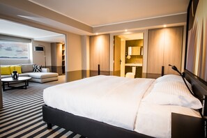 Hochwertige Bettwaren, Minibar, Zimmersafe, Schreibtisch