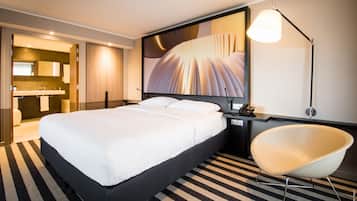 Sengetøy av topp kvalitet, minibar, safe på rommet og skrivebord