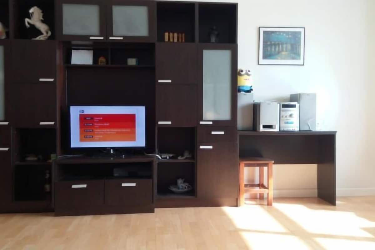 Desk, rollaway beds, free WiFi