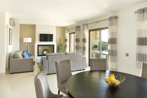 Lunch and brunch served, pool views