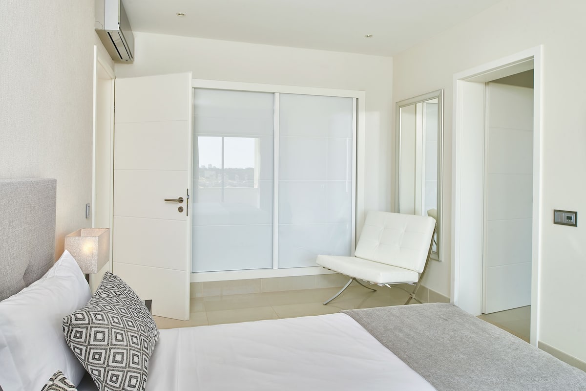 Appartement, 1 slaapkamer, balkon | Een strijkplank/strijkijzer, babybedden, extra bedden, gratis wifi