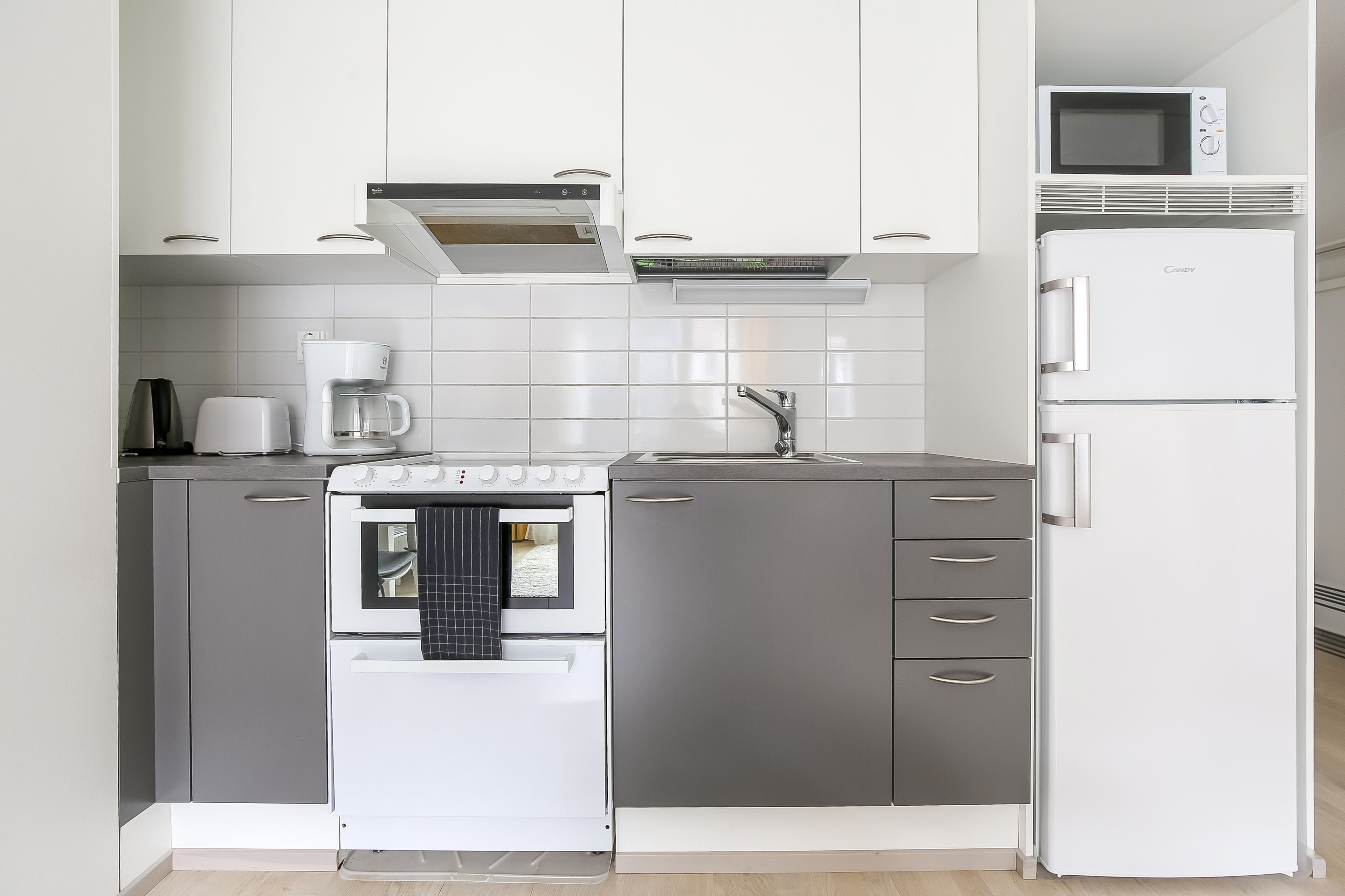 Studio (City Center) | Private kitchen | Fridge, microwave, oven, stovetop