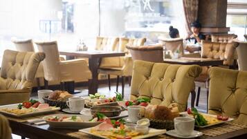 Free daily buffet breakfast