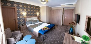 Deluxe-Doppelzimmer | Minibar, Zimmersafe, Schreibtisch, Bügeleisen/Bügelbrett