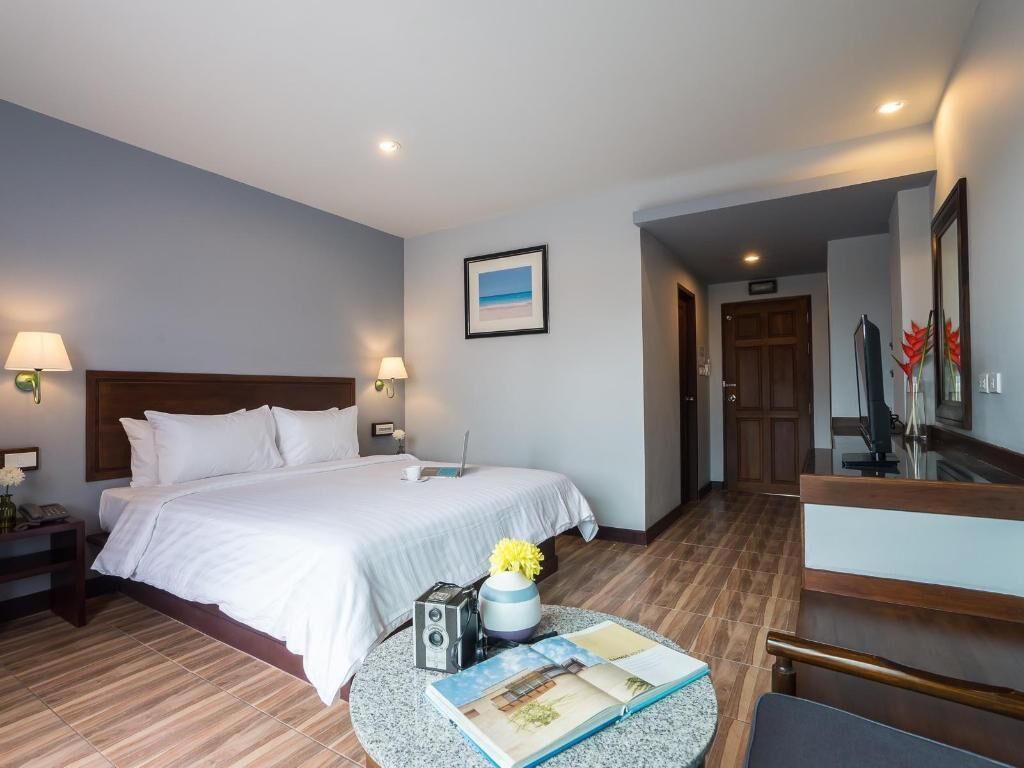 In-room safe, desk, blackout drapes, soundproofing