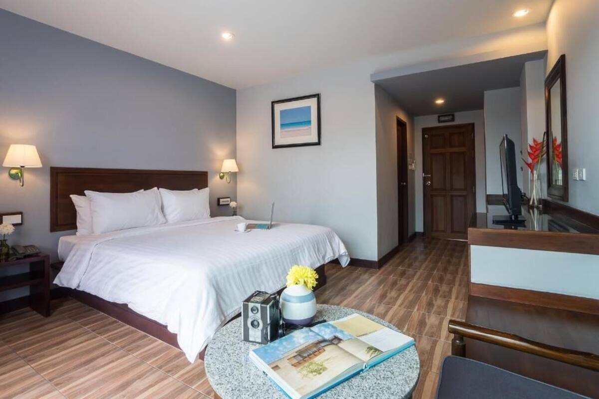 In-room safe, desk, blackout drapes, soundproofing