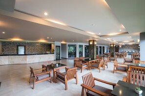 Lobby sitting area - Savotel (Sattahip)