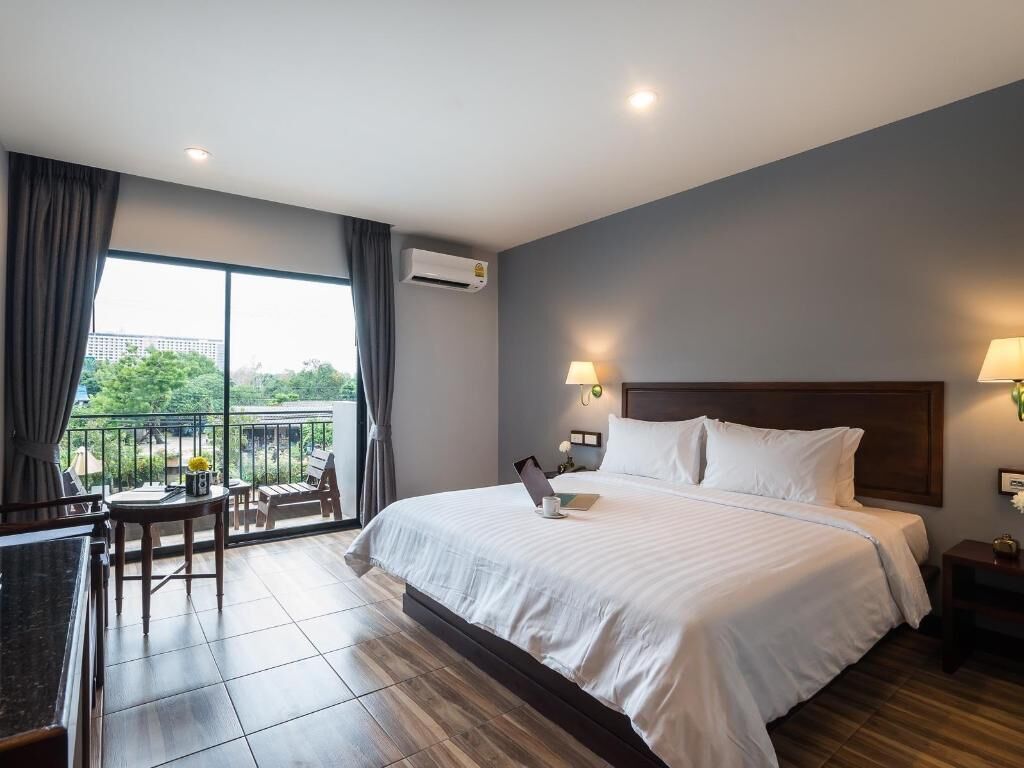 In-room safe, desk, blackout drapes, soundproofing