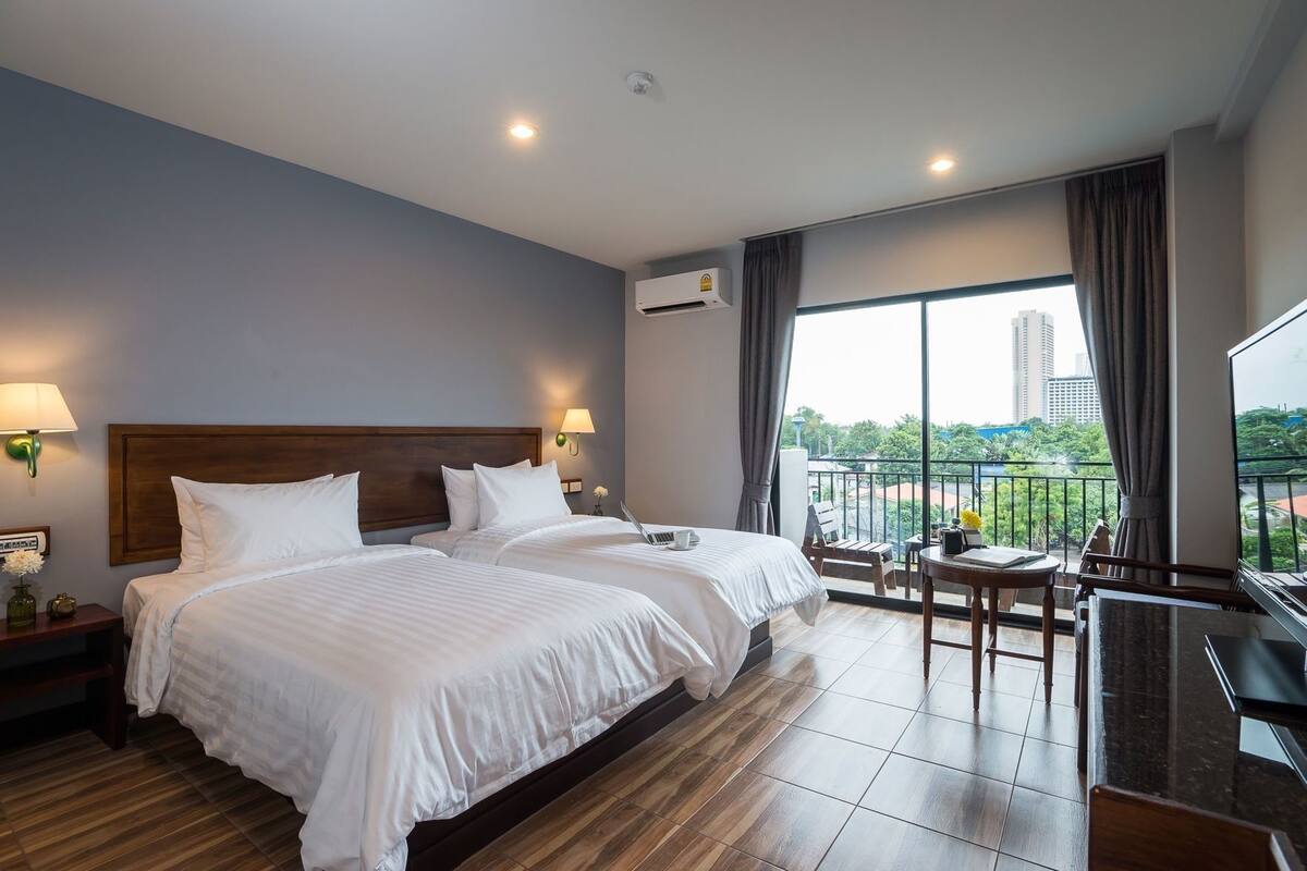 In-room safe, desk, blackout drapes, soundproofing